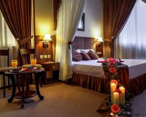 اتاق هانی مون هتل کیانا مشهد