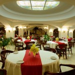 رستوران ضیافت هتل قصر طلایی