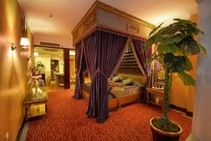 اتاق هانی مون هتل بین المللی قصر