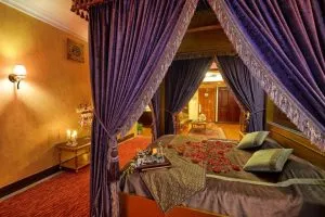 اتاق هانی مون هتل بین المللی قصر