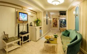 نمای اتاق پرزیدنت هتل قصر الماس مشهد