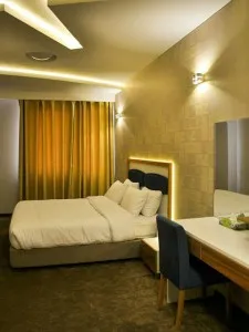 اتاق هتل سارا مشهد