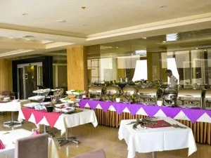 رستوران هتل حیات شرق مشهد (هتل سارا )