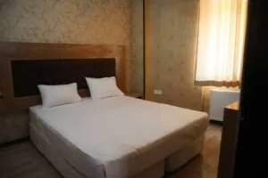 اتاق دبل هتل مهریز مشهد