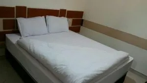 اتاق هتل آپارتمان اخوان مشهد