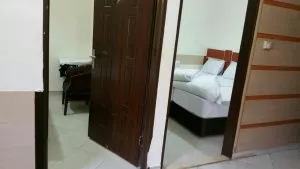 اتاق هتل آپارتمان اخوان مشهد
