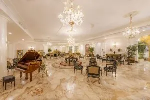 کافه لابی گلدن پالاس