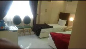 اتاق هتل آپارتمان سبز طلایی مشهد