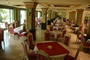 رستوران آپادانا هتل داریوش کیش