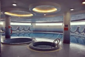 استخر هتل پارمیدا کیش