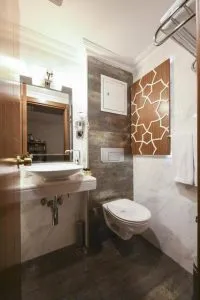 سرویس حمام و دستشویی هتل گرند استا استانبول