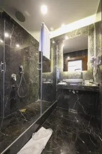 سرویس حمام و دستشویی هتل گرند استا استانبول