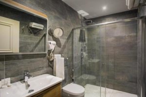 سرویس حمام و دستشویی هتل تکسیم لانژ