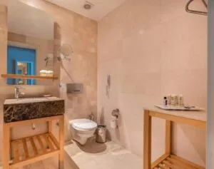 سرویس حمام و دستشویی تایتانیک بیچ لارا