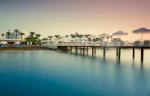 تایتانیک بیچ لارا