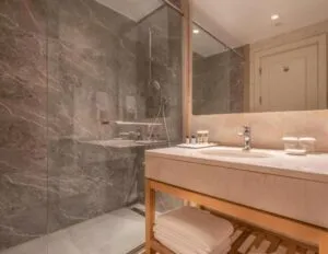 سرویس بهداشتی تایتانیک بیچ لارا