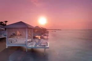 تایتانیک بیچ لارا