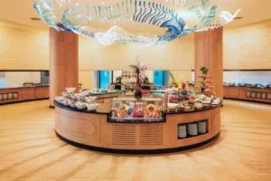 رستوران تایتانیک بیچ لارا