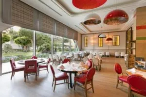 کافه رستوران تایتانیک بیچ لارا