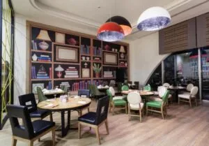 تایتانیک بیچ لارا