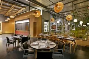 کافه رستوران تایتانیک بیچ لارا