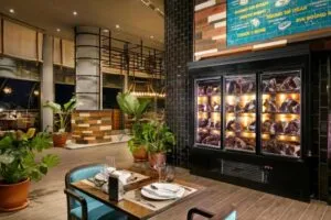 کافه رستوران تایتانیک بیچ لارا