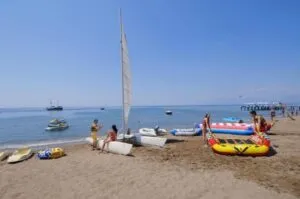 تایتانیک بیچ لارا