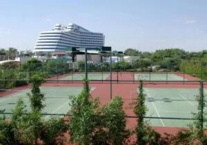 تایتانیک بیچ لارا