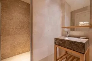 سرویس حمام و دستشویی تایتانیک بیچ لارا