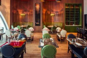 تایتانیک بیچ لارا