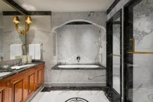 سرویس حمام و دستشوییهتل تایتانیک مردان پالاس