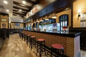 بار هتل اورنج کانتی ریزورت کمر