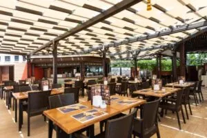 رستوران هتل اورنج کانتی ریزورت کمر