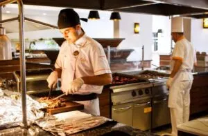 سرآشپز هتل توسان بیچ ریزورت کوش آداسی