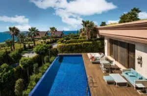 استخر هتل بی پریمیوم بدروم