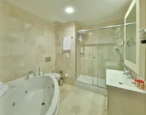 سرویس حمام هتل رامادا تکسیم استانبول