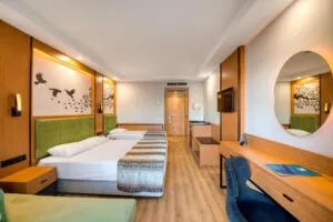 اتاق تریپل هتل سی لایف بوکت ریزورت اند بیچ