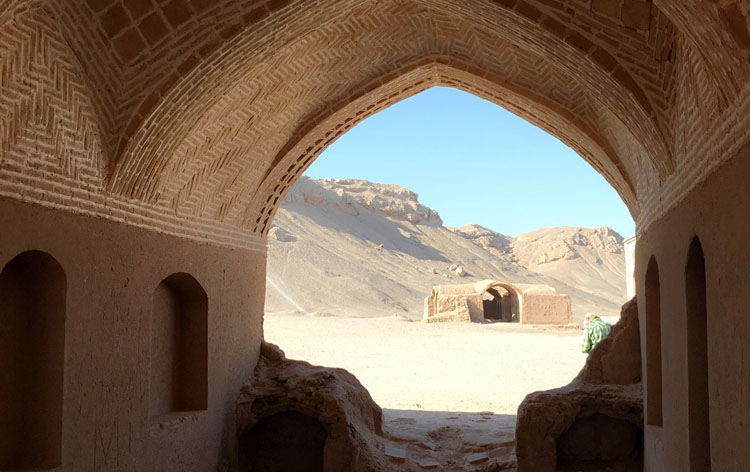 دخمه زرتشتیان یزد