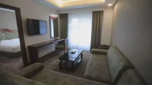 سوئیت 1خوابه دهتل 5ستاره قصر الضیافه مشهد