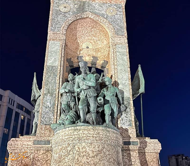 مجسمه میدان تقسیم