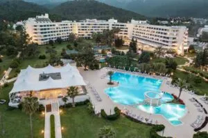 نمای هتل میراژ پارک ریزورت