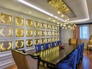 رستوران هتل لند اف لجندز