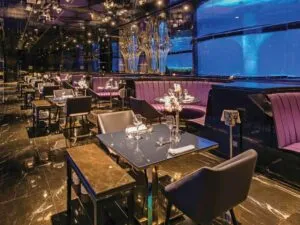 رستوران هتل لند اف لجندز