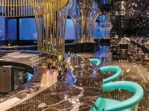 رستوران هتل لند اف لجندز