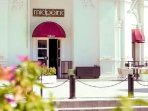 نمای مجموعه ی لند اف لجندز