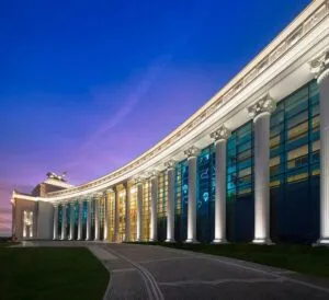 نمای مجموعه ی لند اف لجندز