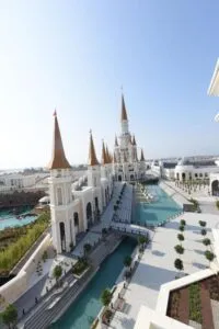 نمای مجموعه ی لند اف لجندز