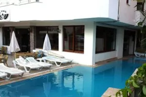 استخر هتل لارا پالاس