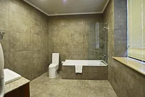 سرویس بهداشتی اتاق هتل آستوریا تفلیس