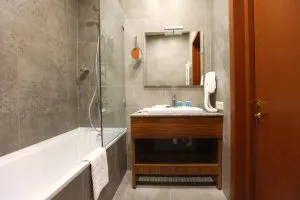 سرویس بهداشتی اتاق هتل آستوریا تفلیس